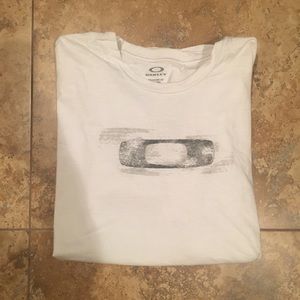Oakley tee